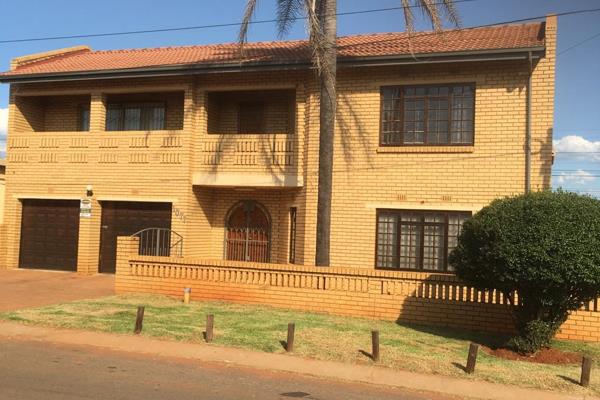 This double storey home features 4 bedroom with an en-suite and aircon in the main bedroom, 2 bathrooms, 2 lounge, a prayer room ...