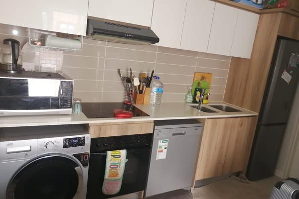 This WiFi ready 1 bedroom apartment boosts:

Tiled bedroom with BIC
Semi-fully furnished kitchen, with a fridge, a dish washer and a ...