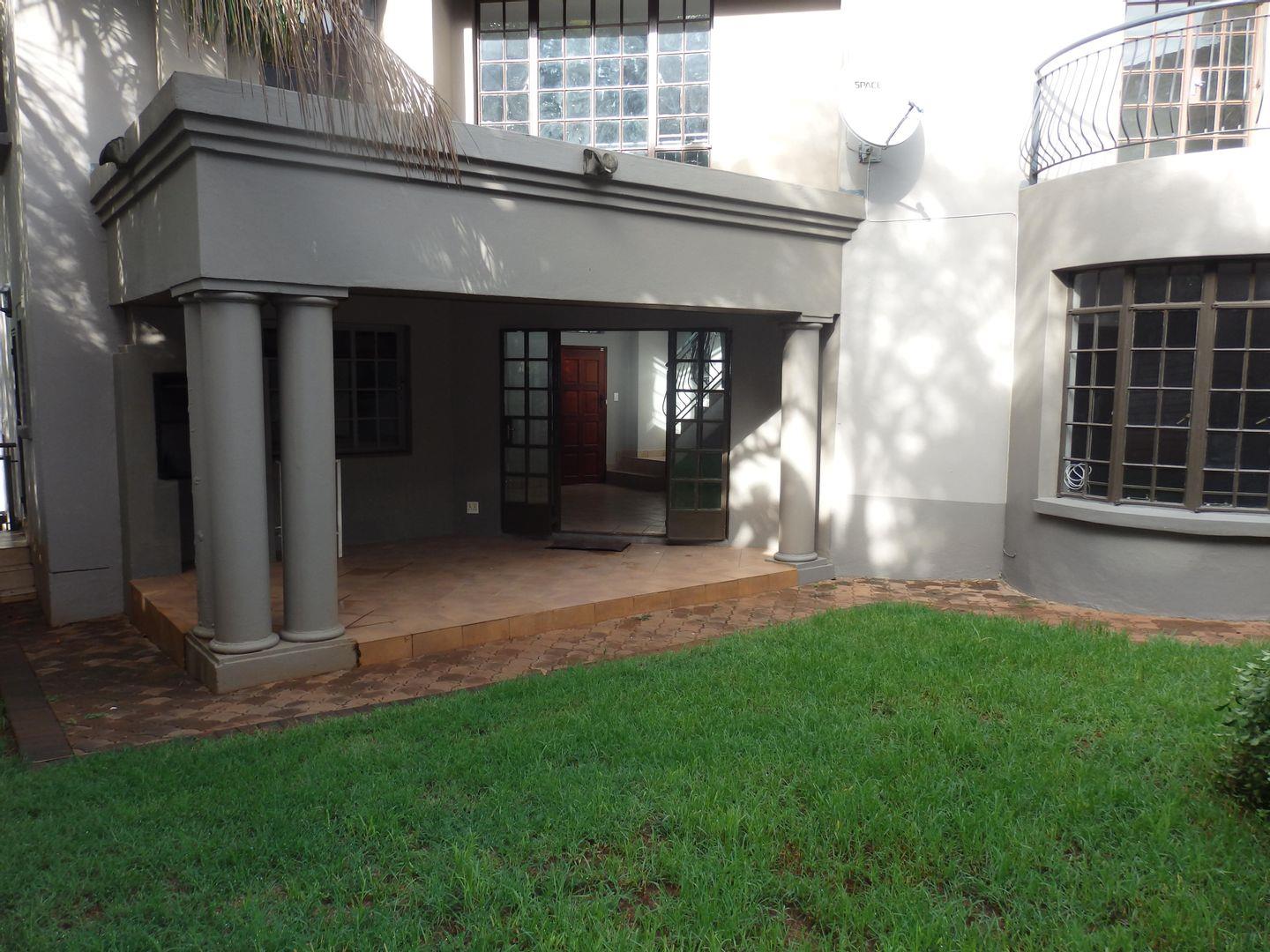 3 Bedroom House for sale in Faerie Glen P24112315331