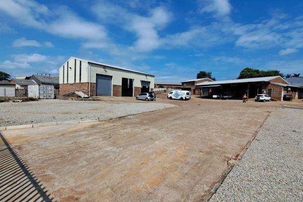 3000m2 Commercial property for sale in Kuleka Empangeni. 

The property consists of a 3000m2 stand alone workshop/warehouse, a main ...