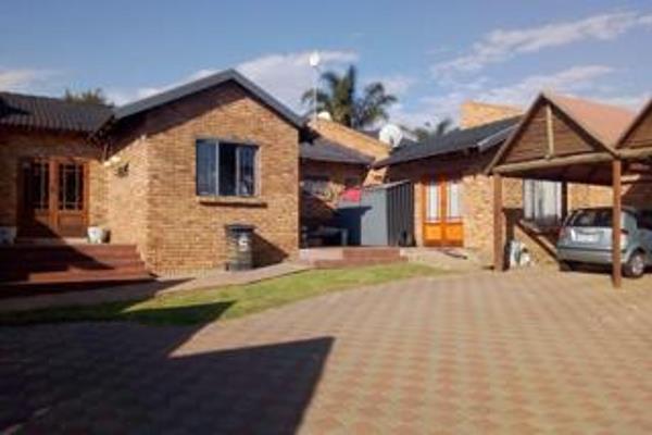 Welcome to this lovely, neat, well maintained 6 bedrooms home for sale in the good area.
The main house offers the following:  
-	6 ...