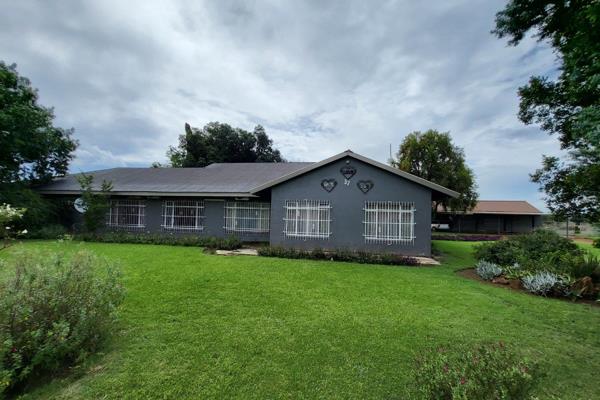 Ready steady Farm! 

A well maintained beautiful family Farm in the prime area of Midvaal!

This property is offering you:

Main ...