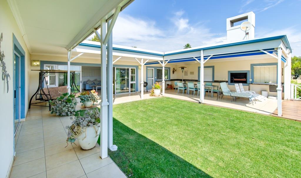 4 Bedroom House for sale in Bay P24110685346