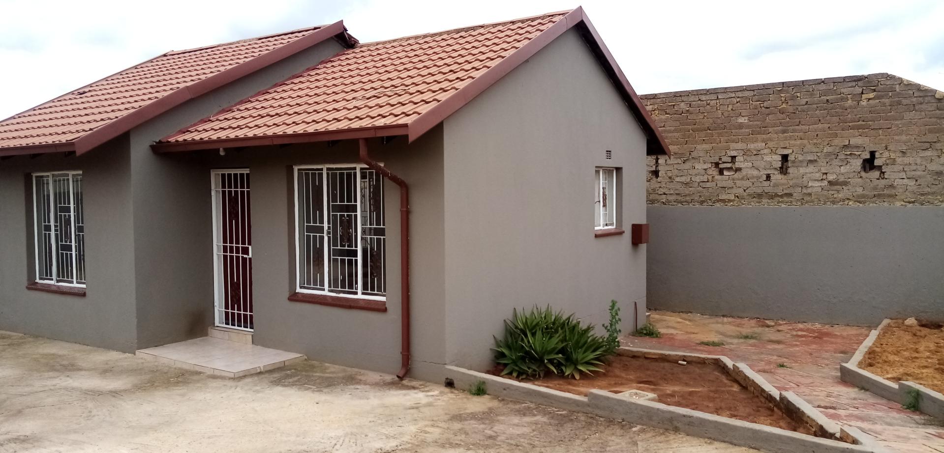 2 Bedroom House for sale in Kagiso - P24-114480291