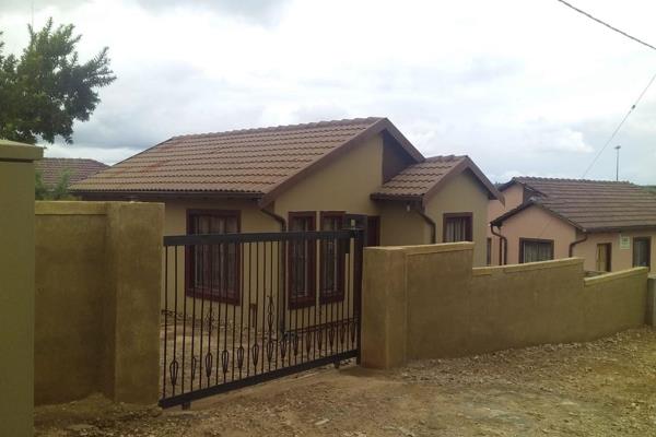 The house consists of two bedrooms with bathroom, kitchen and dining room. The floor is fitted with tiles. Close amenities include ...