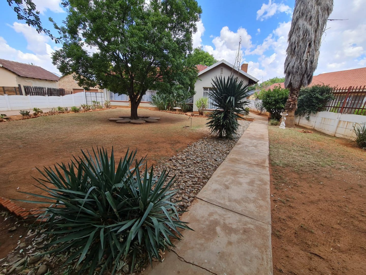 3 Bedroom House for sale in Stilfontein Ext 4 - P24-112341373