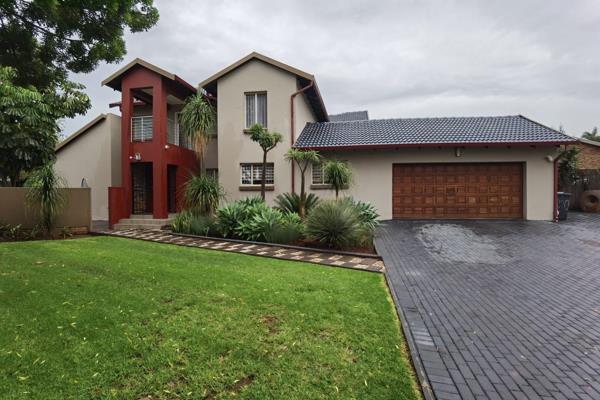 This beautiful home in Rooihuiskraal offers you 5 Bedrooms, 3 full Bathrooms and 3 Living Areas. The Kitchen is Magnificent, Wooden ...