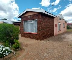 House for sale in Roodepan