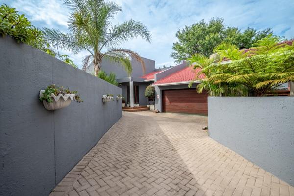 Meticulously Crafted Unique Home in Ruimsig ! Owners Relocating. This stunning home with an inverter and solar is positioned perfectly ...