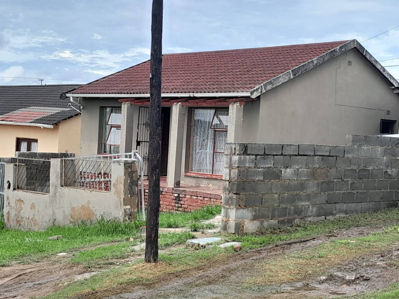 4 Bedroom House for sale in Mdantsane Nu 17 - P24-112344228