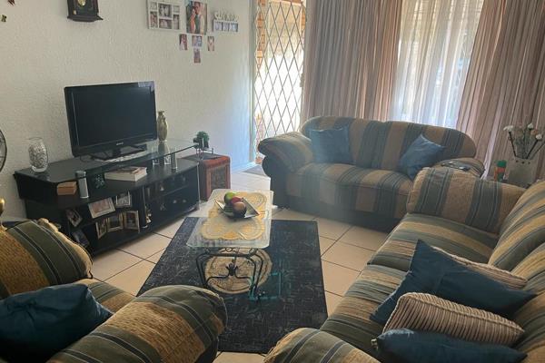 This property situated in Meiringspark offers:- 
Big lounge with veranda and small garden 
Kitchen
One bedroom with built in ...