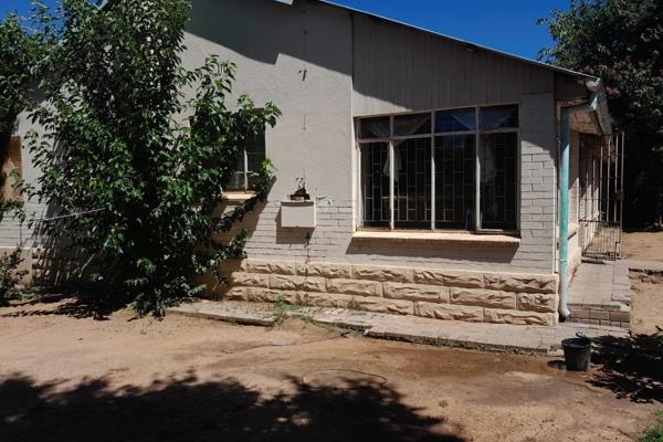 Looking for a PROJECT HOME!! 3 Bedroom house for sale in Elandia, Klerkdorp!

This property consist of the following:
Inside
3 ...