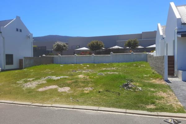 This 333 sqm vacant stand offers a prime position in one of South Africa’s fastest ...