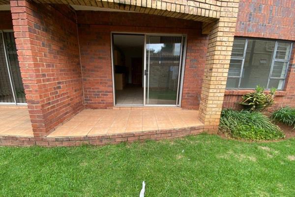 This 2 bedroom student flat, with 1 parking is less than 460 m from the North West University&#39;s entrance gate. 
2 spacious ...