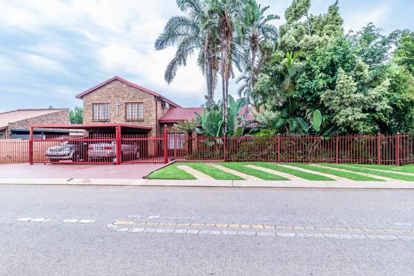 Welcome to this exquisite and expansive property situated in the highly sought-after neighbourhood of Montana Park, Pretoria. This ...