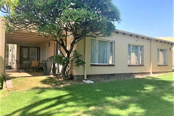 Superb position - across the road from Trinity School
Easy access to Beyers Naude Drive
Many amenities in the area - Randridge Mall ...