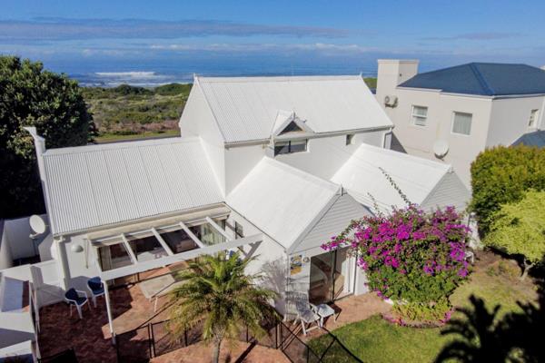 * Exclusive Mandate * 
Set behind the beautiful Sandbaai beach and enjoying dreamy ocean ...