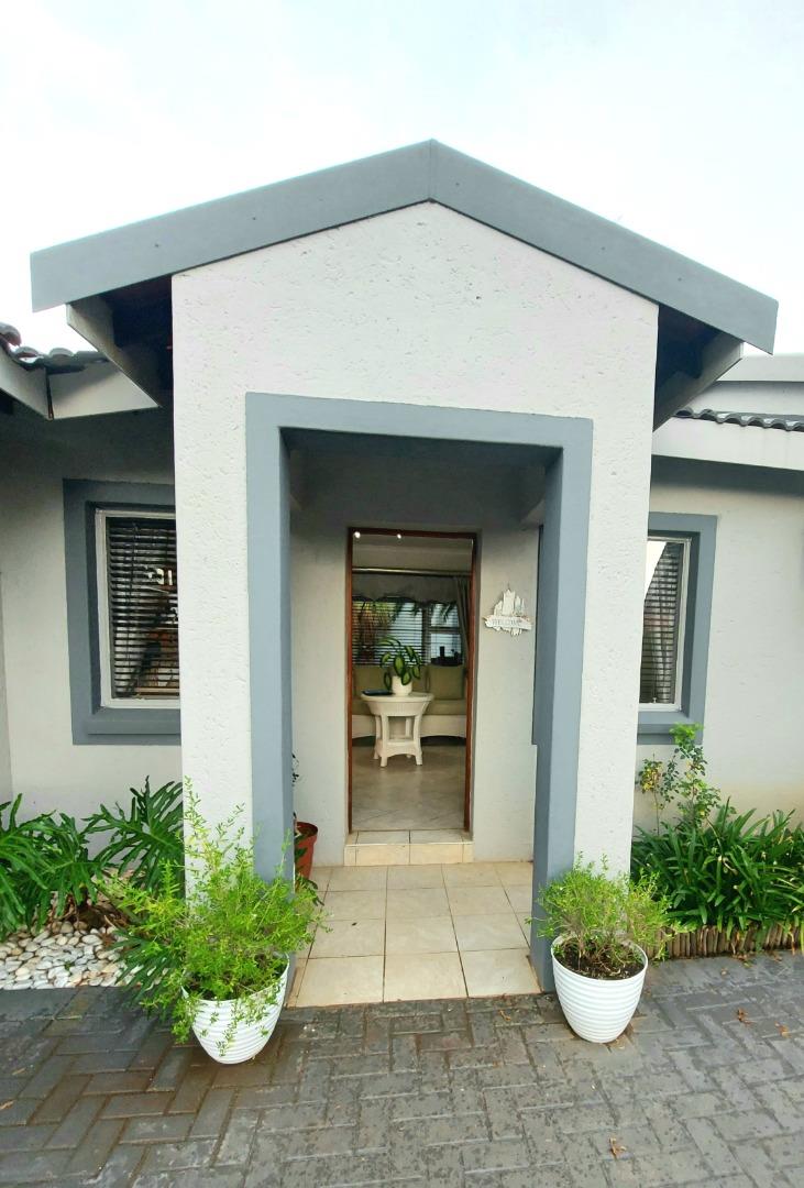 3 Bedroom House for sale in Mmabatho P24112382251