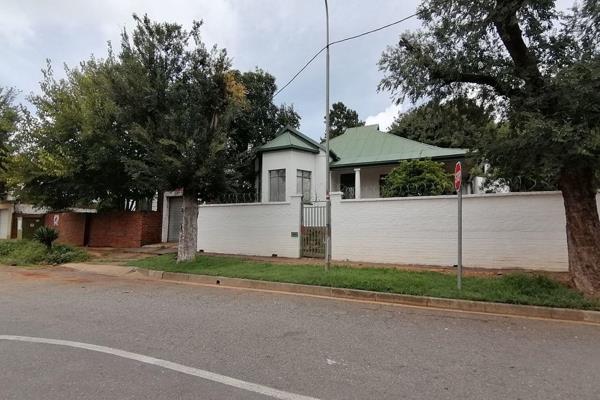 We are offering a lovely family home in Troyeville. The property offers a huge living area with a separate dining and lounge which can ...