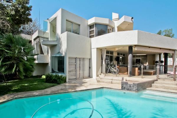 This double-story family home in the heart of Waverley is filled with natural light and warmth created by skylights and plenty of glass ...