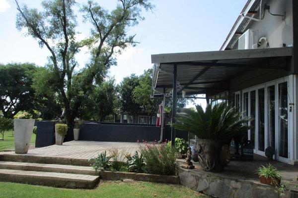 Large Family House for Sale in Vredefort or can be completely converted into Guesthouse ... There is currently a Cottage that is rented ...