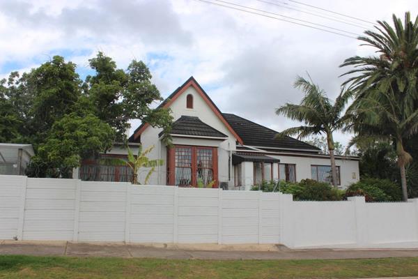 This house is situated walking distance from town and other amenities.
There are four ...