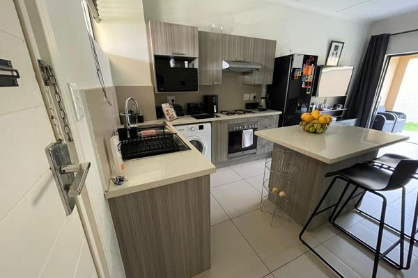 A beautiful and spacious Ground Floor 1bed apartment for sale in Lilianton, Boksburg, next to the ERPM Golf Course.

This apartment has ...