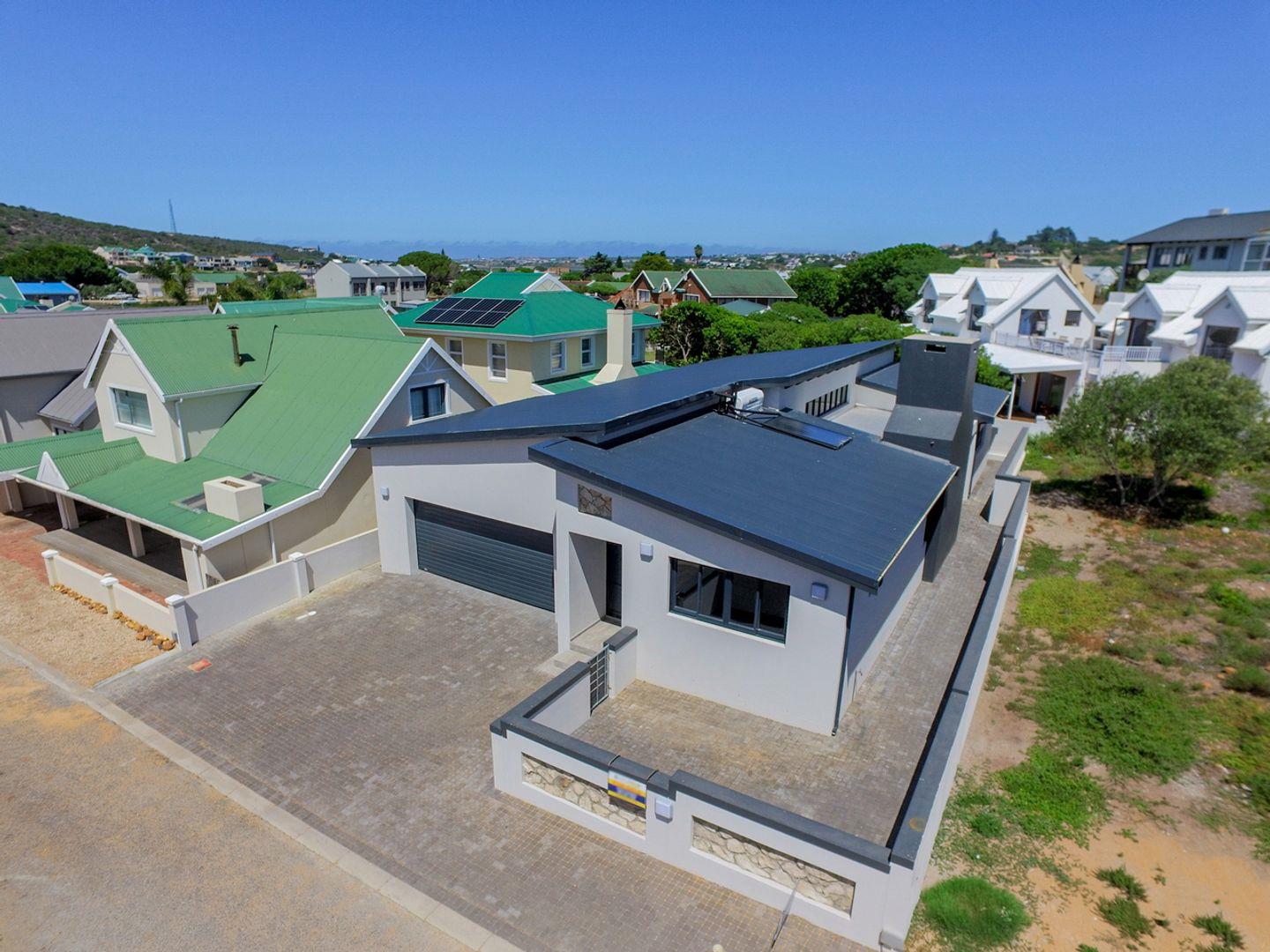 3 Bedroom House for sale in Stilbaai Wes - 16 Myrtle Street - P24-112060946