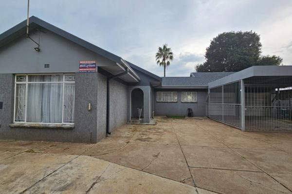 Situated in a popular area of Vanderbijlpark, close to shops and other amenities, with plenty of space and a large wrap around yard ...