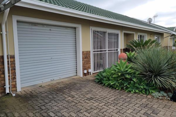 A modern sectional title house in a security estate as neat as a pin. It has 2 bedrooms, 1 bathroom, kitchen, 2 living areas and a ...