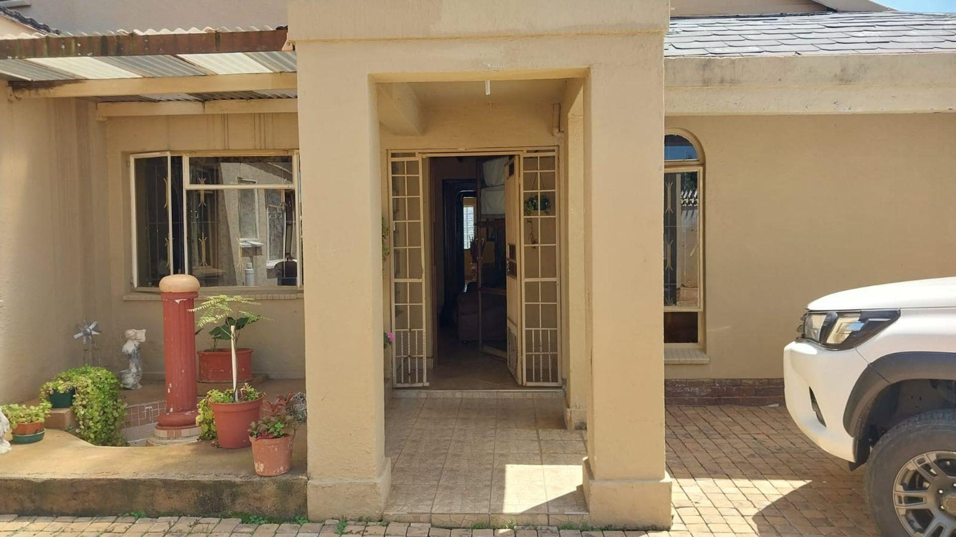 4 Bedroom House for sale in Ennerdale P24112407728