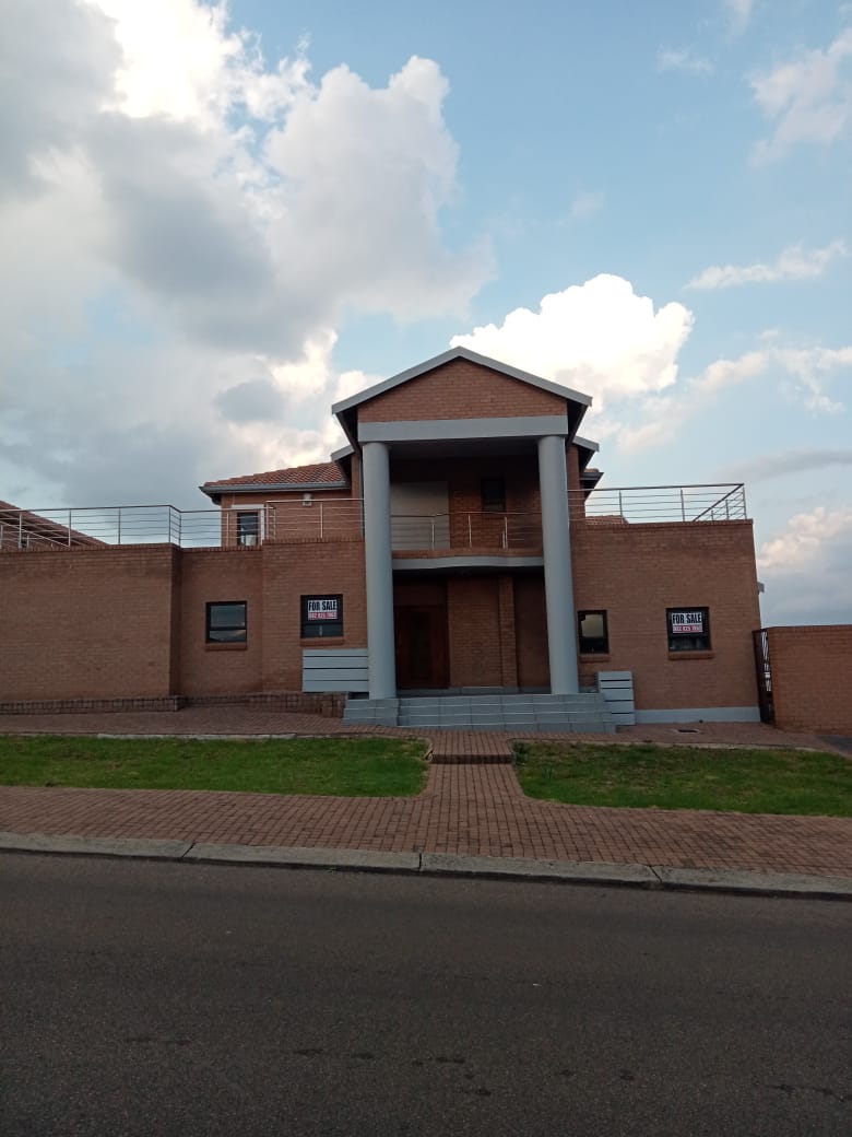 8 Bedroom House for sale in Erasmia P24112410428