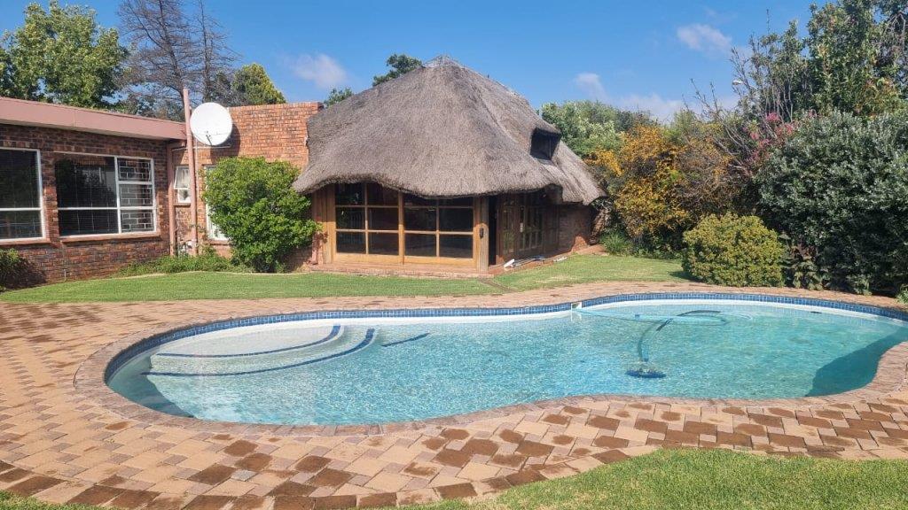 5 Bedroom House for sale in Universitas Ridge P24112411005