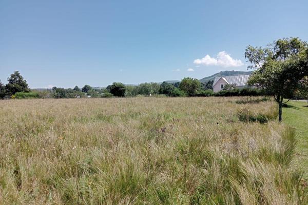 Not many pieces of land left here in Howick, especially in desirable complexes like this. Open spaces, large pieces of land, building ...