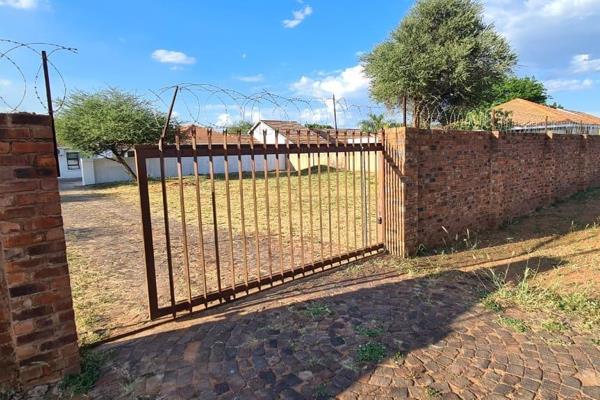 Bargain buy!!! Stand for sale in Patrys Street.  Nice area.  Close to all amenities.  Partial brick fenced.  Built the dream house you ...