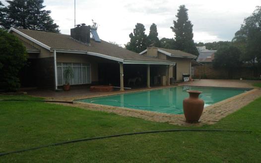 4 Bedroom House for sale in Carletonville Central