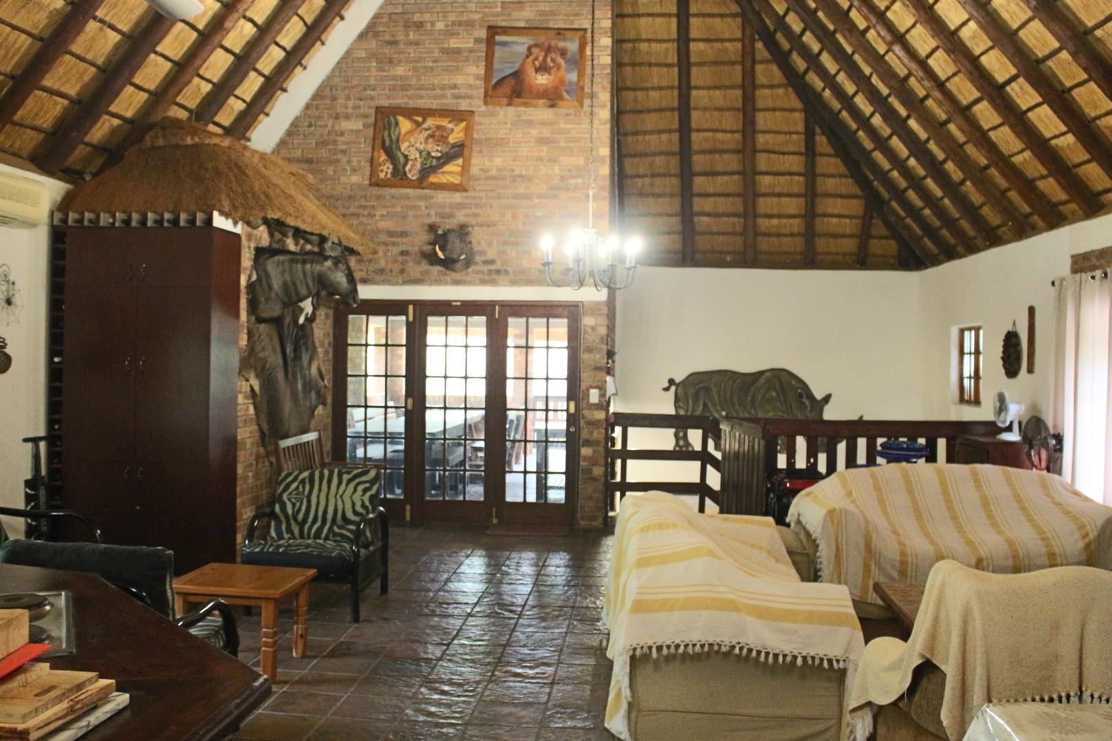 5 Bedroom House for sale in Marloth Park P24112419519