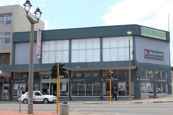 Commercial property situated along the busy and main street of Uitenhage( Caledon ...