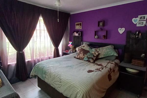 Neat 3 bedrooms tiled with built-in cupboards.
Main bedroom has en-suite bathroom with shower, basin and toilet.
2nd bathroom has a ...