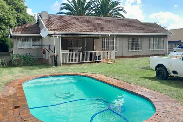 Lovely 4 bedrooms 2 bathrooms house available for rent plus the 3 bedrooms 1 bathroom cottage avaailable for rent all together for only ...