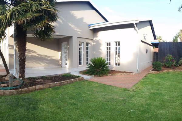 Located in Boksburg West this beautifully renovated house boasts modern appliances, beautiful granite kitchen with centre island and ...