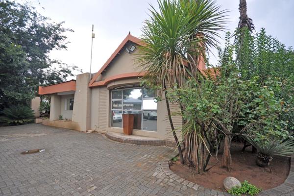 Discover this exceptional commercial opportunity centrally located in Three Rivers, Vereeniging.

Featuring a sophisticated building ...