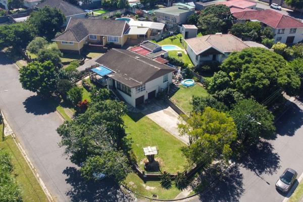 A gorgeous, American style theme house, with secret staircase leading to the basement of the house. As you enter the home, you stand in ...