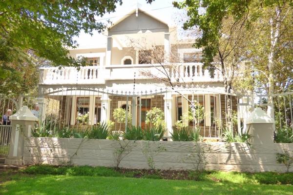 Historical timepiece built in the early 1900&#39;s.

Beautiful grandeous double storey residence full of charm and character.
Oregon ...