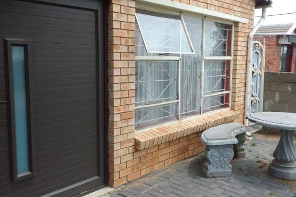 Neat looked after family home for Salke in Grassland
This house consist of :

#   3 Bedrooms    Laminated flooring, Built in ...