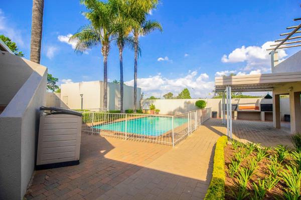 A lovely 2 bedroom, 2 bathroom unit for sale in Bryanston

Well-designed kitchen with ...