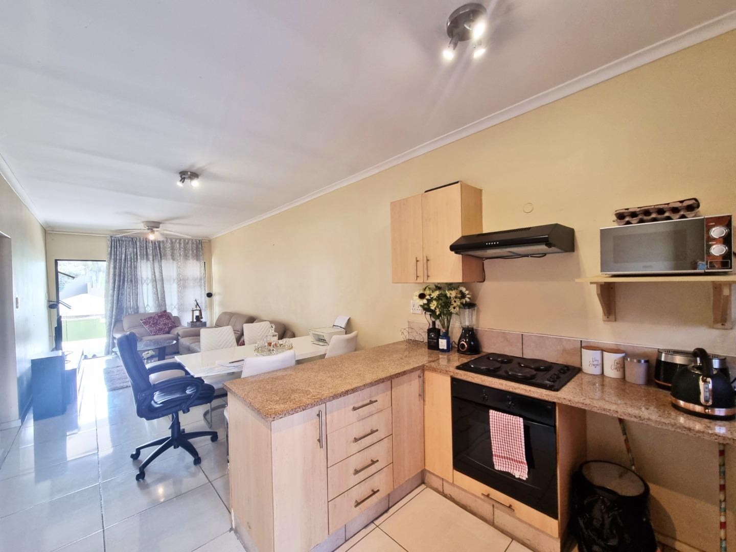 2 Bedroom Apartment / flat for sale in Winklespruit P24112437341