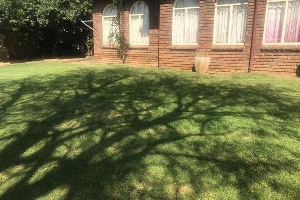 Nestled on a large plot in a beautifully scenic area in Emalahleni. This house consists of three spacious sunny bedrooms. The main ...