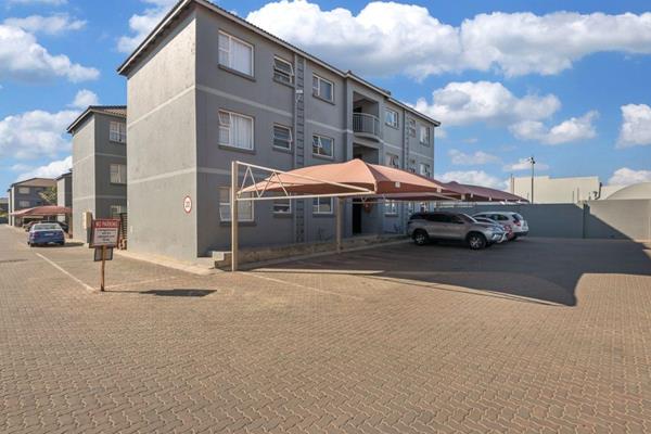 Stunning UPSTAIRS UNIT ideally located in sought after complex close to all major road ...