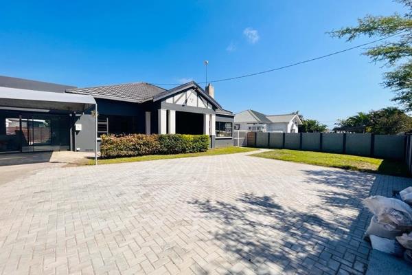 This beautiful 3-bedroom home offers a modern lifestyle. 

Each room has an en-suite, providing you with the ultimate privacy and ...